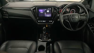 2022 Isuzu D-MAX interior