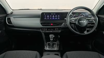 2023 KIA SELTOS interior