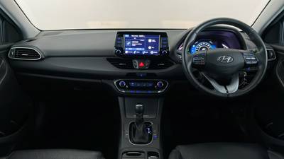 2022 HYUNDAI I30 interior