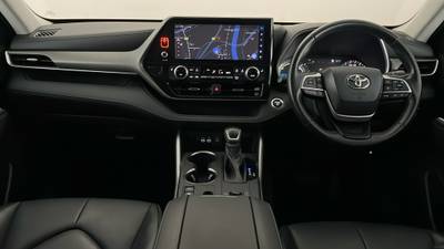 2022 TOYOTA KLUGER interior
