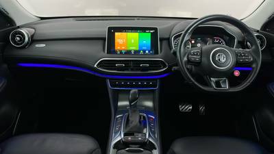 2022 MG HS interior