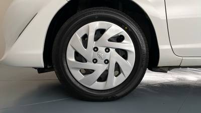 2017 TOYOTA PRIUS-C gallery