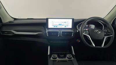2025 LDV D90 interior