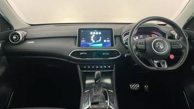 2022 MG HS interior