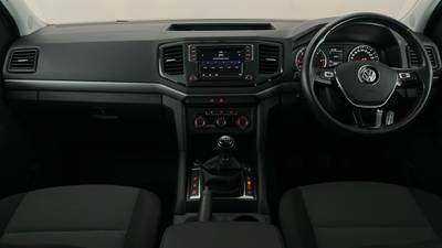 2022 VOLKSWAGEN AMAROK interior