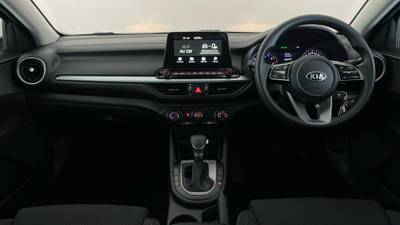 2018 KIA CERATO interior