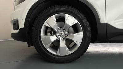 2019 VOLVO XC40 gallery