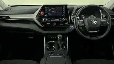 2021 TOYOTA KLUGER interior