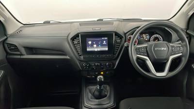 2022 ISUZU D-MAX interior