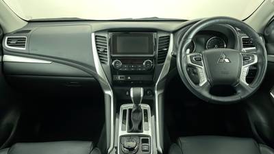 2018 MITSUBISHI PAJERO SPORT interior