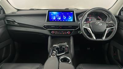 2023 LDV D90 interior