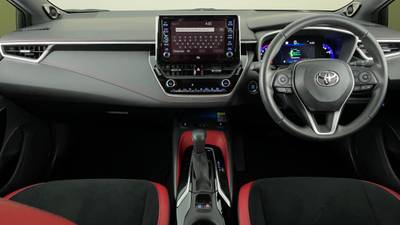 2018 TOYOTA COROLLA interior
