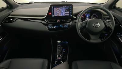 2022 TOYOTA C-HR interior