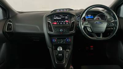 2017 FORD FOCUS interior