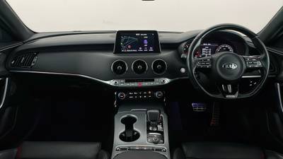 2018 KIA STINGER interior