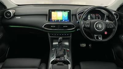 2022 MG HS interior