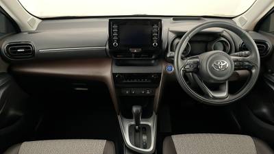 2022 TOYOTA YARIS CROSS interior