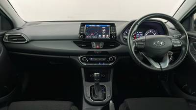 2018 HYUNDAI I30 interior