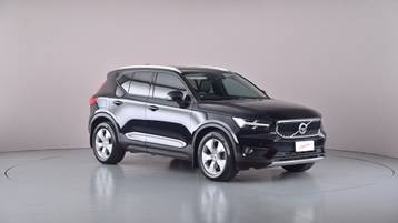 2022 VOLVO XC40