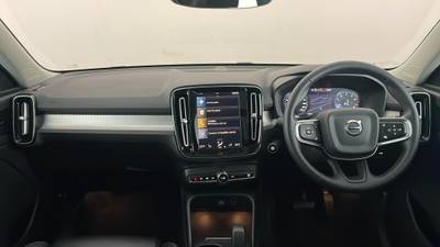 2022 VOLVO XC40 interior