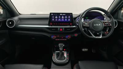 2022 KIA CERATO interior