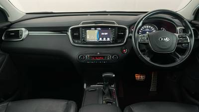 2017 KIA SORENTO interior