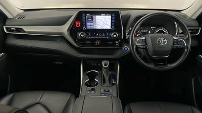 2021 TOYOTA KLUGER interior
