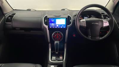 2019 ISUZU MU-X interior