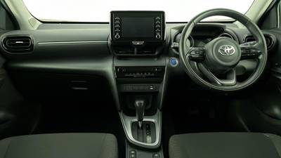 2021 TOYOTA YARIS CROSS interior