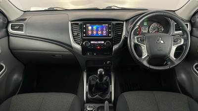 2017 MITSUBISHI TRITON interior