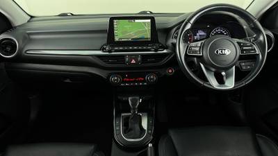 2018 KIA CERATO interior