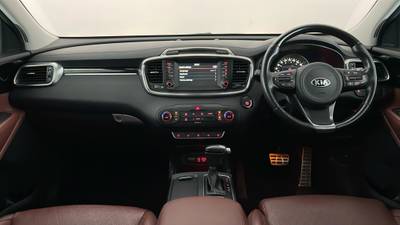 2017 KIA SORENTO interior