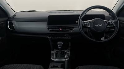 2023 KIA SELTOS SPORT interior