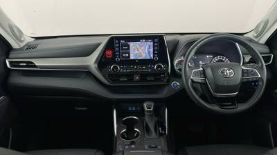 2022 TOYOTA KLUGER interior