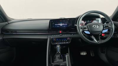 2023 HYUNDAI i30 interior