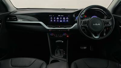 2022 KIA NIRO interior