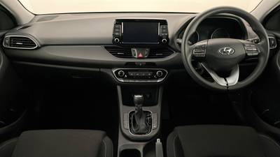 2017 HYUNDAI I30 interior