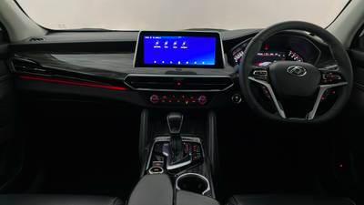 2022 LDV D90 interior