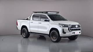 2021 TOYOTA HILUX