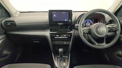 2024 TOYOTA YARIS CROSS interior