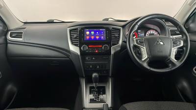 2022 MITSUBISHI TRITON interior