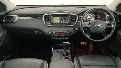 2019 KIA SORENTO interior
