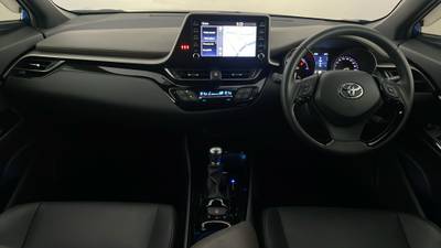 2022 TOYOTA C-HR interior