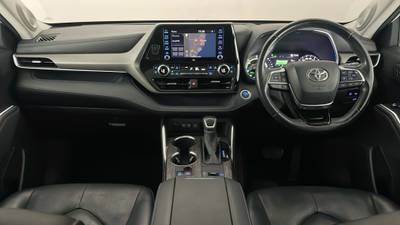 2021 Toyota Kluger interior