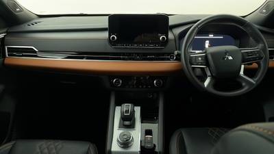 2022 MITSUBISHI OUTLANDER interior