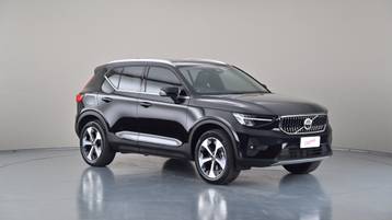 2022 VOLVO XC40