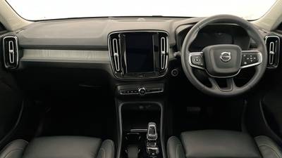 2022 VOLVO XC40 interior