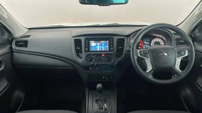 2021 MITSUBISHI TRITON interior