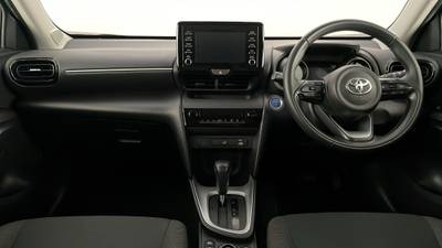 2022 TOYOTA YARIS CROSS interior