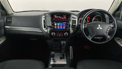 2020 MITSUBISHI PAJERO interior